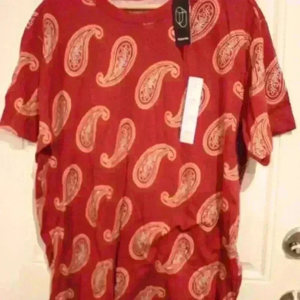 Mens Relaxed Fit Short Sleeve T-Shirt Paisley Graphic Large Red